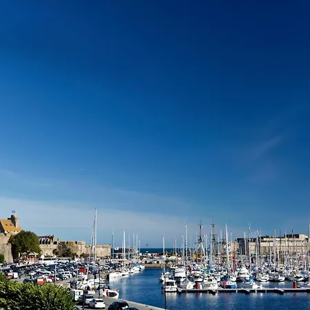 Reine Marine Aparthotel 4*
