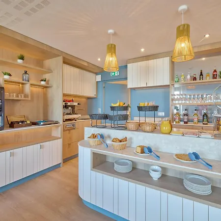 Reine Marine Aparthotel 4*